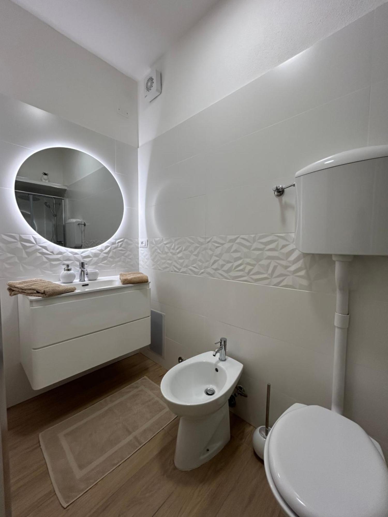 V&C Home Rental Specialist Appartamenti Fronte Lago Maggiore Germignaga Luaran gambar