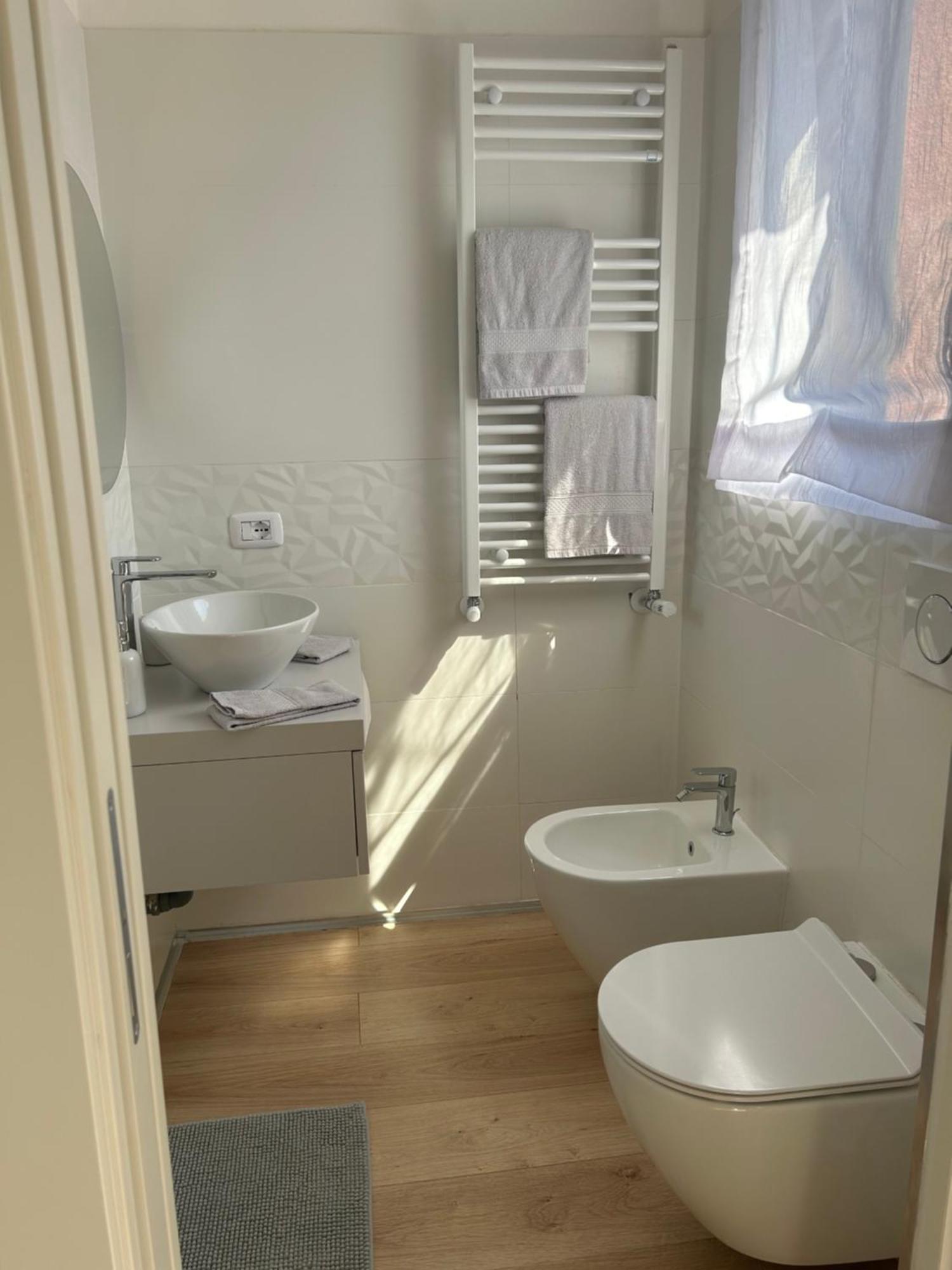 V&C Home Rental Specialist Appartamenti Fronte Lago Maggiore Germignaga Luaran gambar